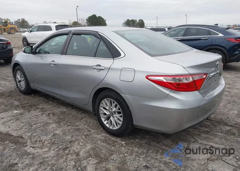 2017 Toyota Camry Le z USA, uszkodzony, nr VIN 4T1BF1FK6HU640221